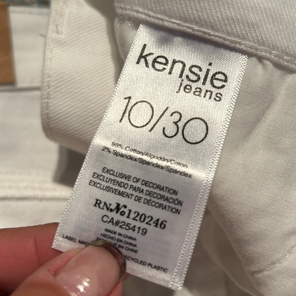 NWT ladies size 10/30 white High Rise Flare Crop Vintage Luxe Kensie Jeans - Picture 4 of 10